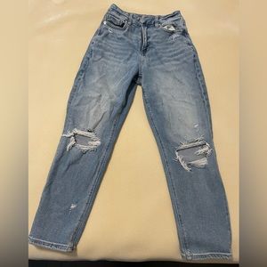 American Eagle Curvy Stretch Ripped Mom Jeans (Short Length)
